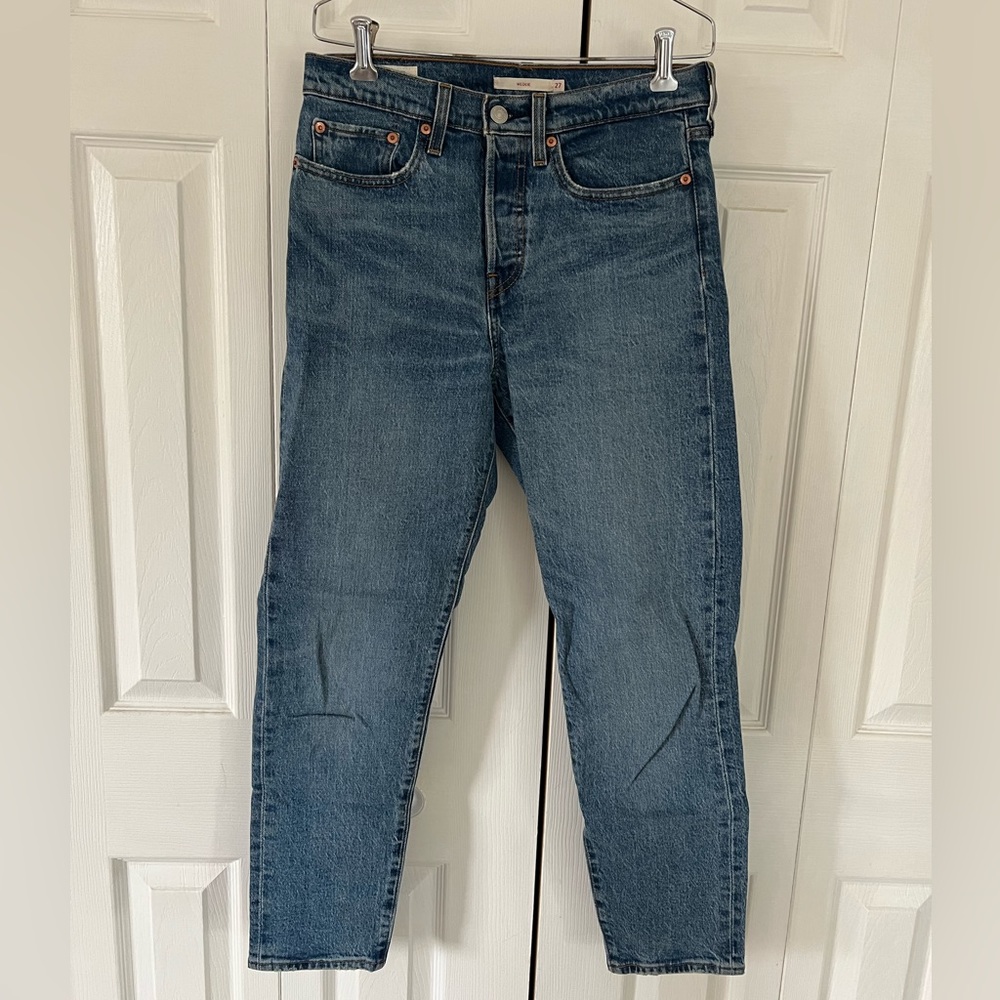 Levi’s wedgie fit tapered ankle jeans